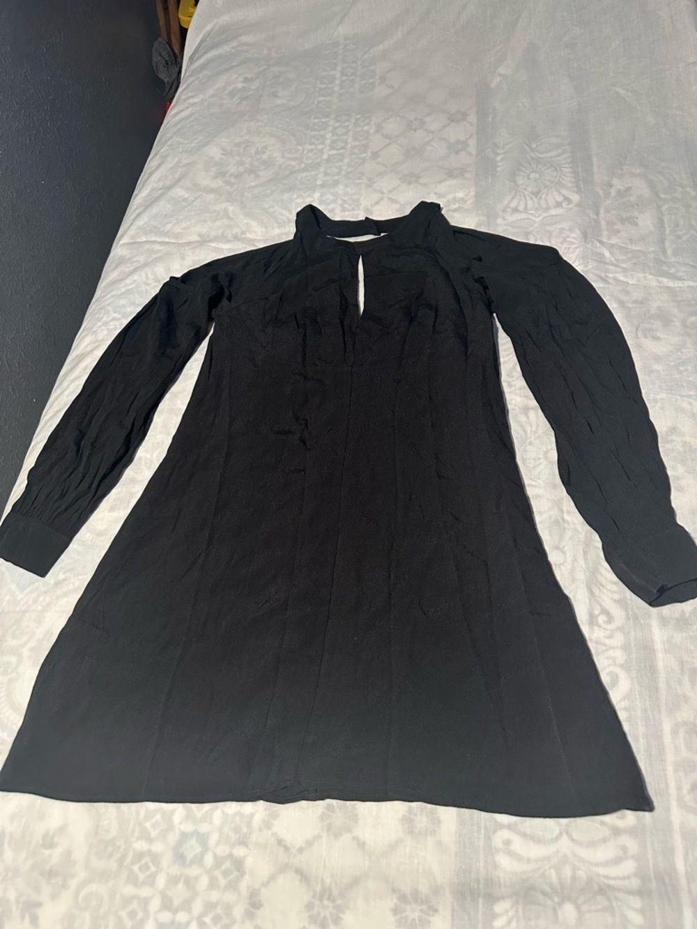 Nasty Gal Black Long-Sleeve Keyhole Shift Dress